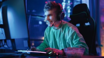 gamingathomeportraitofahappygamerwinninga